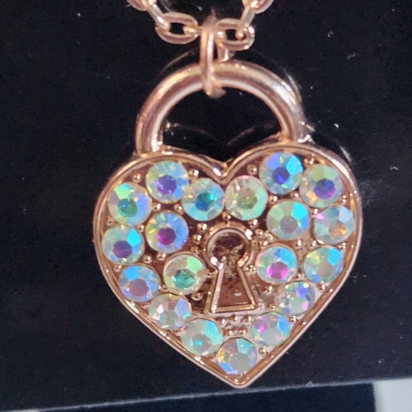 Fashion Rose Gold Iridescent Heart Key Necklace Set with Earrings - Picture 4 of 5